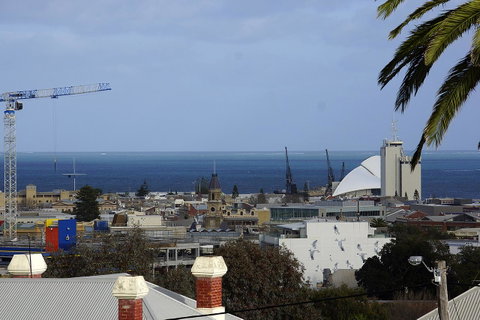 Studio 208 With Ocean Views - Accommodation Main Beach 22