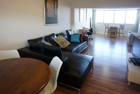 Studio 208 With Ocean Views - Accommodation Main Beach 11