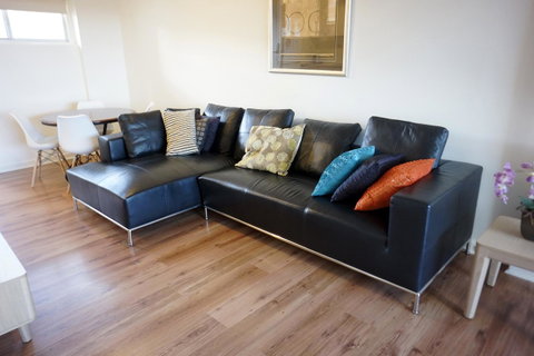 Studio 208 With Ocean Views - Accommodation Main Beach 1