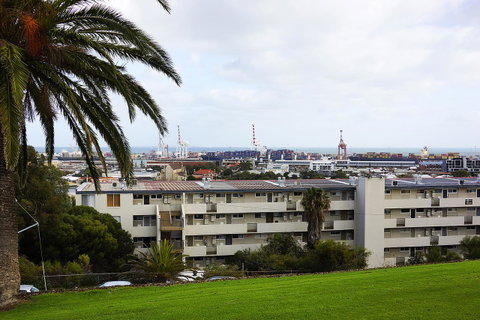 Studio 208 With Ocean Views - Accommodation Main Beach 24