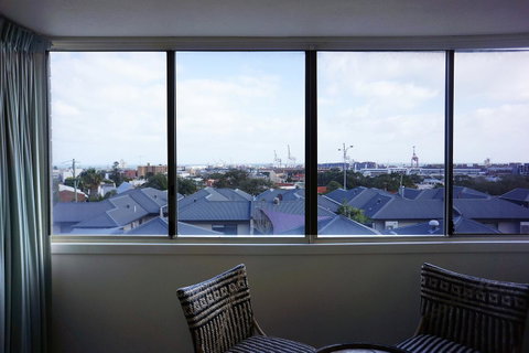 Studio 208 With Ocean Views - Accommodation Main Beach 17