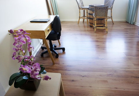 Studio 208 With Ocean Views - Accommodation Main Beach 7