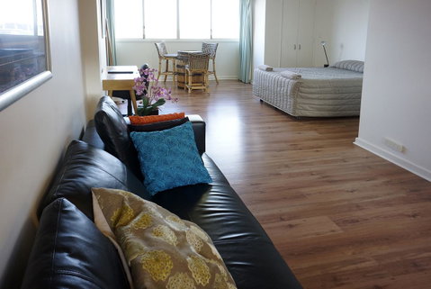 Studio 208 With Ocean Views - Accommodation Main Beach 8