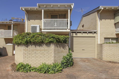 Leederville Townhouse - Accommodation Main Beach 12