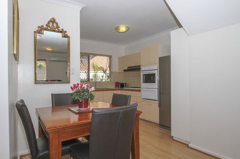 Leederville Townhouse - Accommodation Main Beach 1