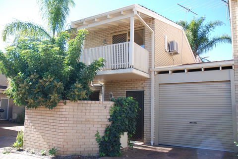 Leederville Townhouse - Accommodation Main Beach 7