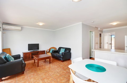 West Beach Lagoon 204 â€“ Ground Floor - Accommodation Main Beach 11