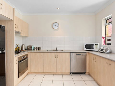 Cooper Street - Accommodation Main Beach 26