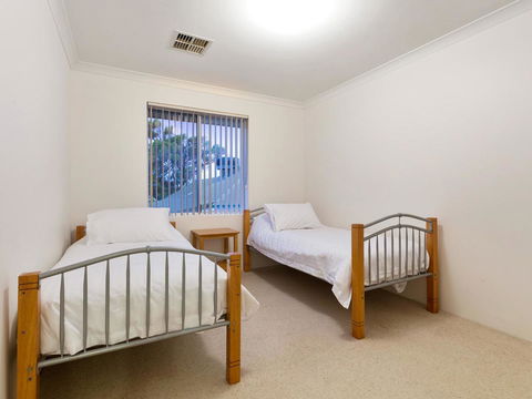 Cooper Street - Accommodation Main Beach 19