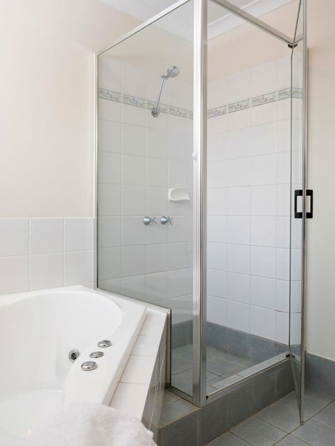 Cooper Street - Accommodation Main Beach 15