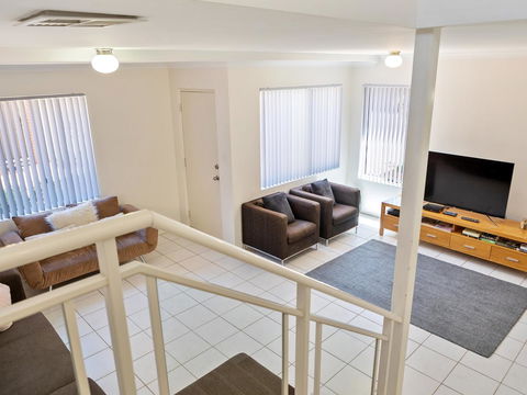 Cooper Street - Accommodation Main Beach 5