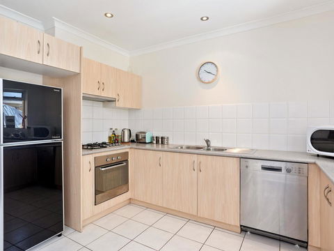 Cooper Street - Accommodation Main Beach 25