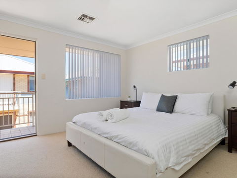 Cooper Street - Accommodation Main Beach 6