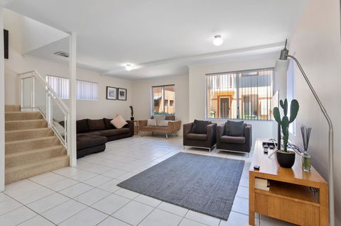 Cooper Street - Accommodation Main Beach 3