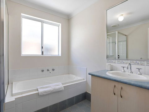 Cooper Street - Accommodation Main Beach 20