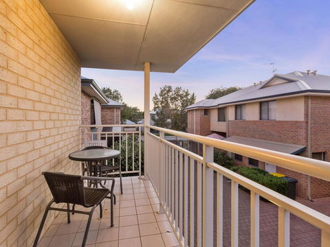 Cooper Street - Accommodation Main Beach 12
