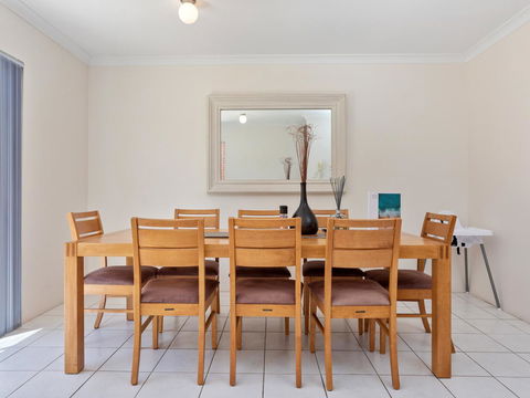 Cooper Street - Accommodation Main Beach 33