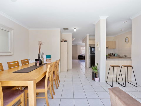 Cooper Street - Accommodation Main Beach 34
