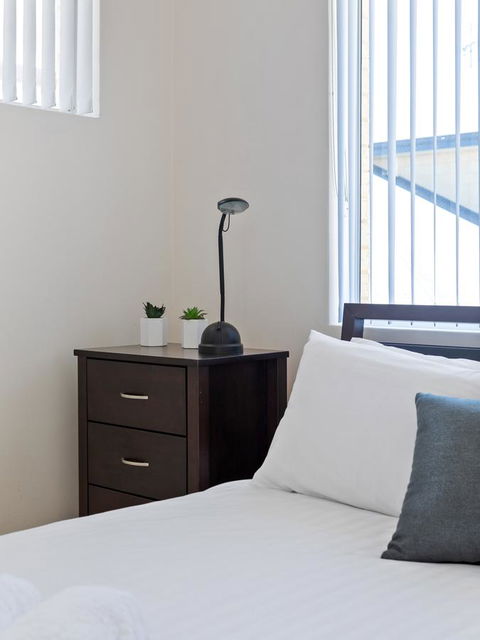 Cooper Street - Accommodation Main Beach 9