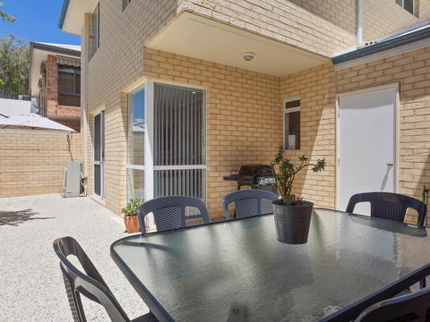 Cooper Street - Accommodation Main Beach 38