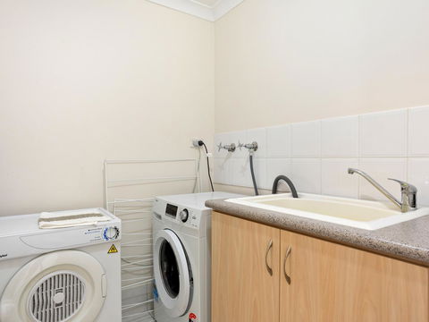 Cooper Street - Accommodation Main Beach 36