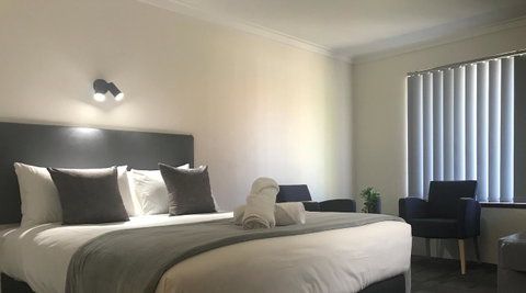 Hotel Clipper - Accommodation Main Beach 0