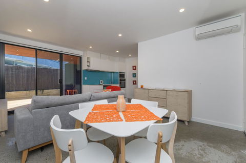 Sunset Place Apartments - Accommodation Main Beach 8