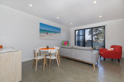 Sunset Place Apartments - Accommodation Main Beach 22