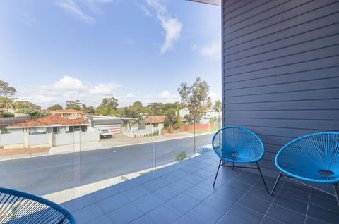 Sunset Place Apartments - Accommodation Main Beach 38