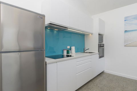 Sunset Place Apartments - Accommodation Main Beach 40