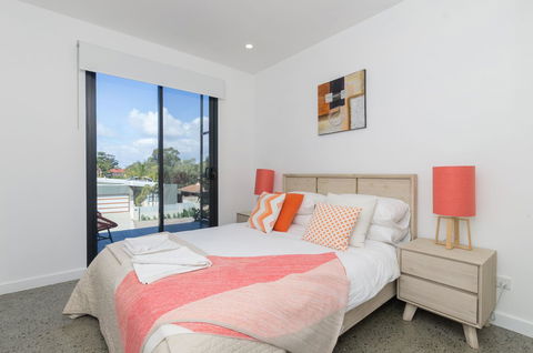 Sunset Place Apartments - Accommodation Main Beach 21