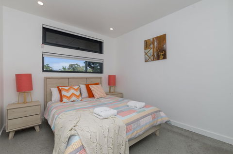 Sunset Place Apartments - Accommodation Main Beach 10