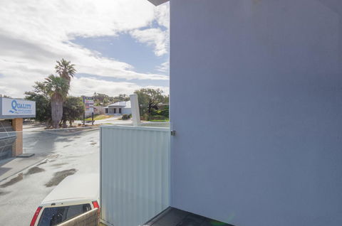 Sunset Place Apartments - Accommodation Main Beach 34