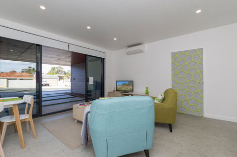 Sunset Place Apartments - Accommodation Main Beach 29