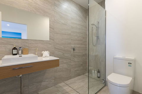 Sunset Place Apartments - Accommodation Main Beach 12