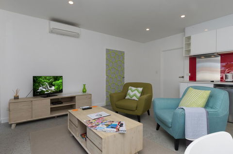 Sunset Place Apartments - Accommodation Main Beach 30