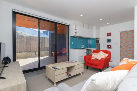 Sunset Place Apartments - Accommodation Main Beach 3