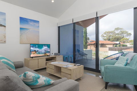 Sunset Place Apartments - Accommodation Main Beach 42
