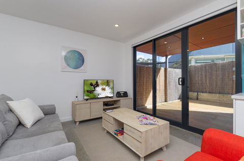 Sunset Place Apartments - Accommodation Main Beach 7