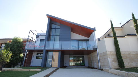 Sunset Place Apartments - Accommodation Main Beach 0