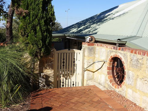 The Blacksmiths Cottage - Accommodation Main Beach 20