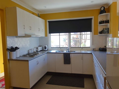 The Blacksmiths Cottage - Accommodation Main Beach 13