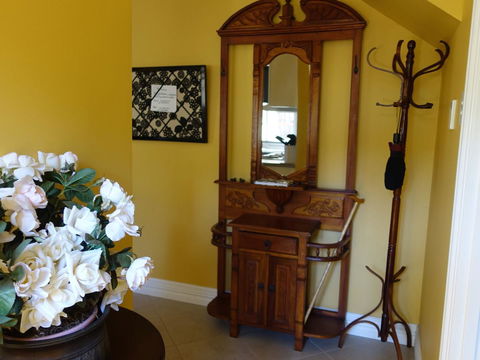 The Blacksmiths Cottage - Accommodation Main Beach 17