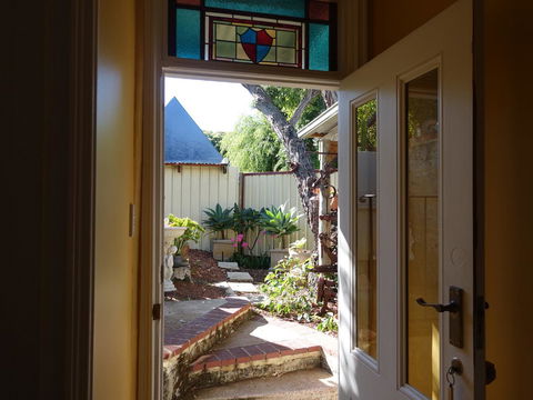 The Blacksmiths Cottage - Accommodation Main Beach 8