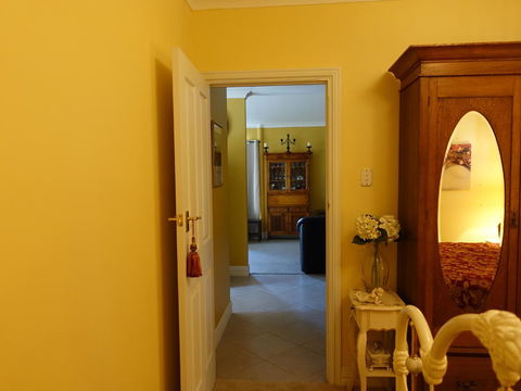 The Blacksmiths Cottage - Accommodation Main Beach 25