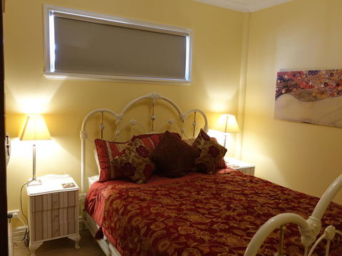 The Blacksmiths Cottage - Accommodation Main Beach 24