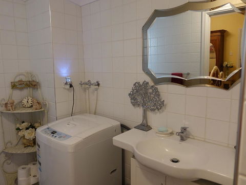 The Blacksmiths Cottage - Accommodation Main Beach 29