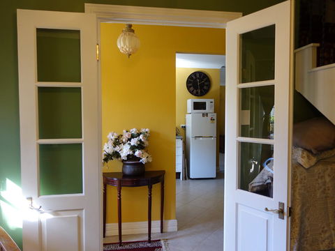 The Blacksmiths Cottage - Accommodation Main Beach 6