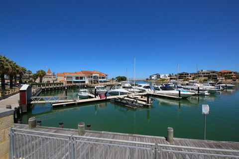 Studio Style Mindarie Marina - Accommodation Main Beach 10