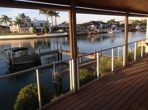 Waterside Canal Dreams - Accommodation Main Beach 36